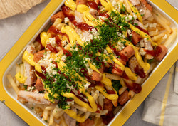 Salchipapa con Salsas Aderezos®