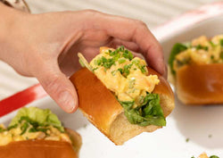 Sanduche de Camarón con Salsa Maíz Dulce Aderezos®